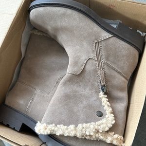 NEW Opal Zip Clarks Boots